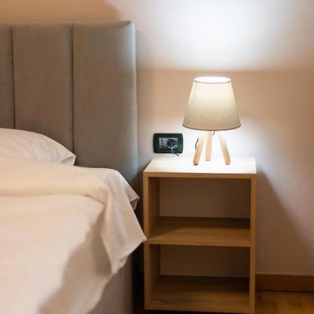 Light-2 Lovely Apartment In 티라나 외부 사진