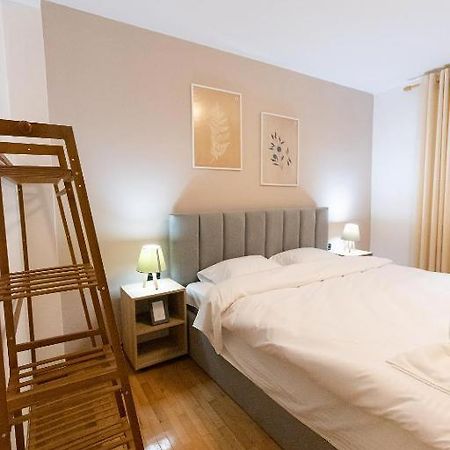Light-2 Lovely Apartment In 티라나 외부 사진