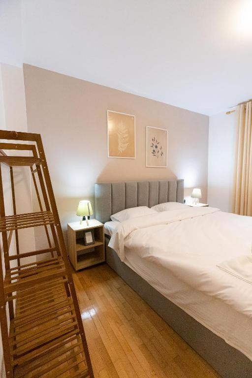 Light-2 Lovely Apartment In 티라나 외부 사진