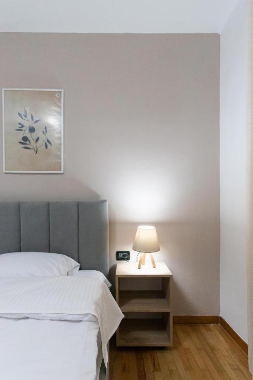 Light-2 Lovely Apartment In 티라나 외부 사진
