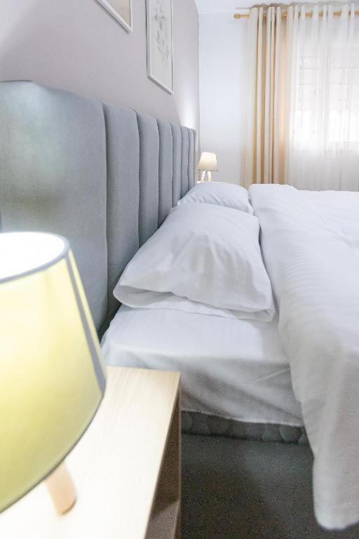 Light-2 Lovely Apartment In 티라나 외부 사진