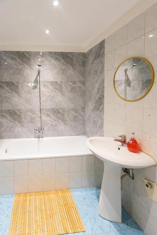 Light-2 Lovely Apartment In 티라나 외부 사진