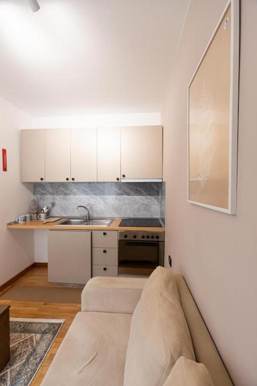 Light-2 Lovely Apartment In 티라나 외부 사진