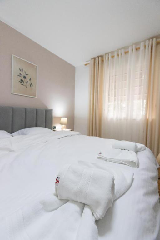 Light-2 Lovely Apartment In 티라나 외부 사진