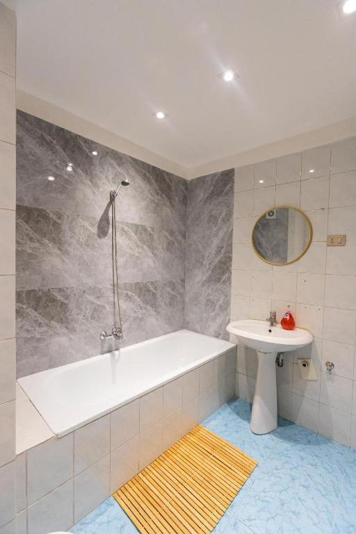Light-2 Lovely Apartment In 티라나 외부 사진